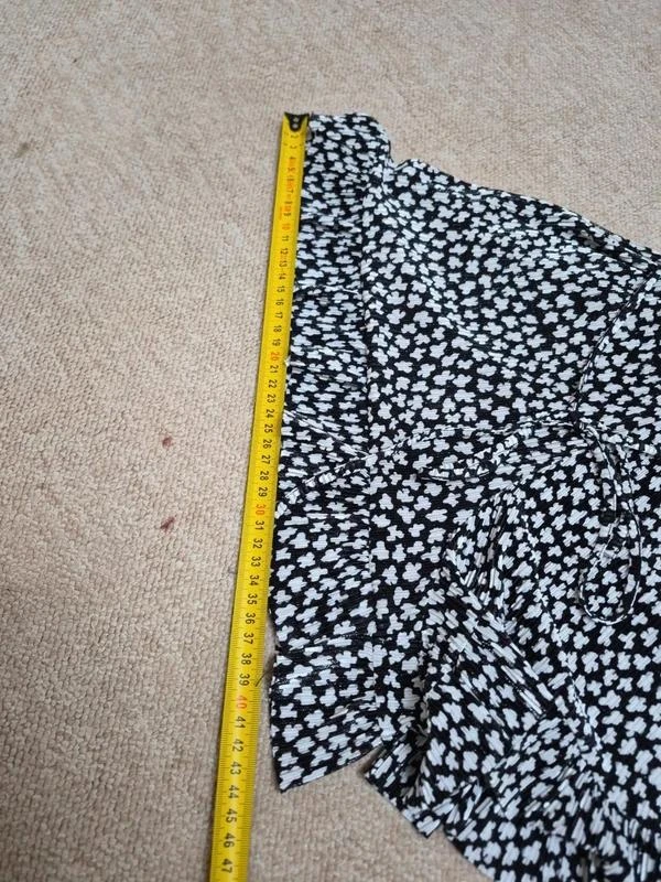 Pull&Bear Mono corto Y2K con motivo blanco y negro talla M – photo 12